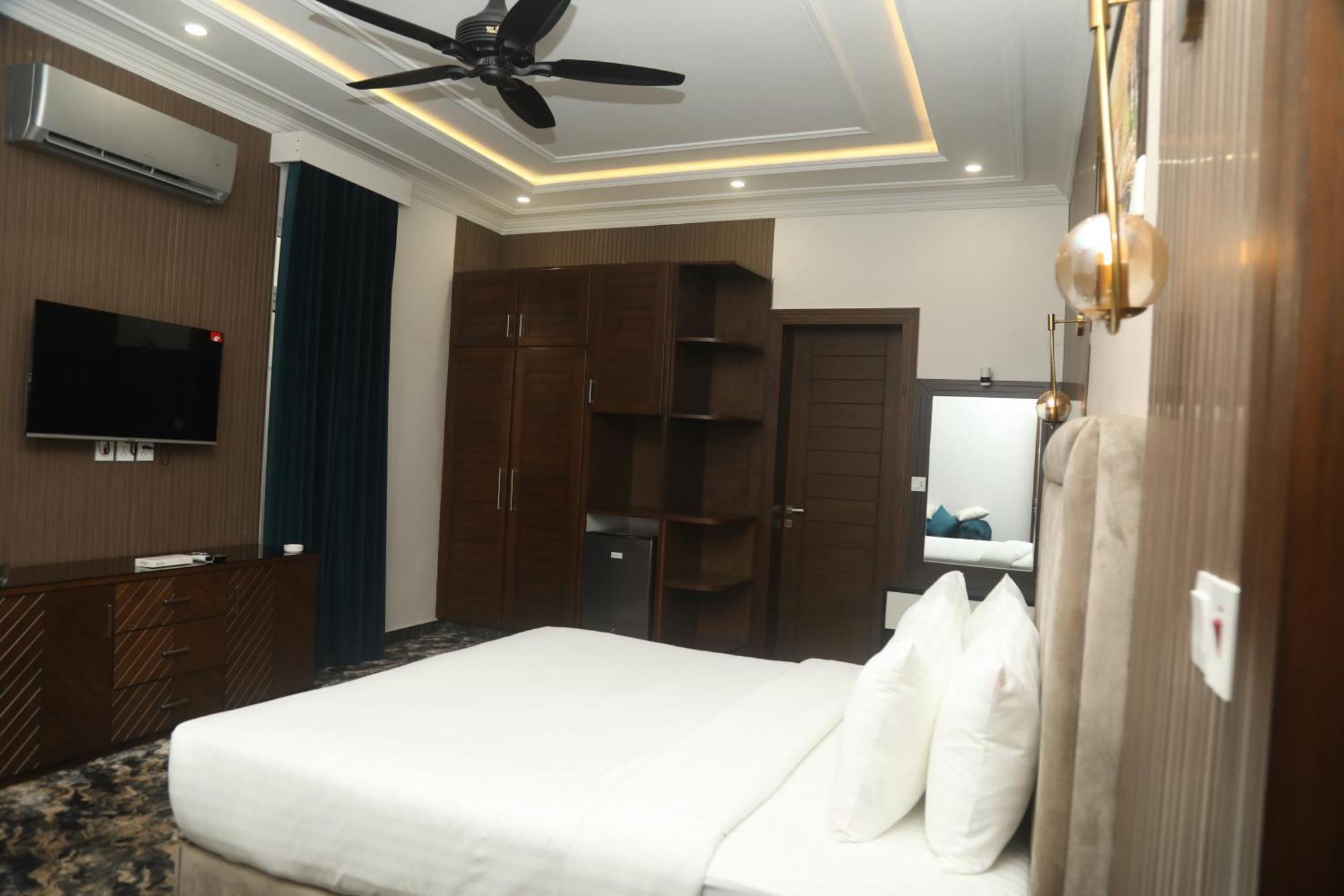 Swarg Hotel Sahiwal Zewnętrze zdjęcie