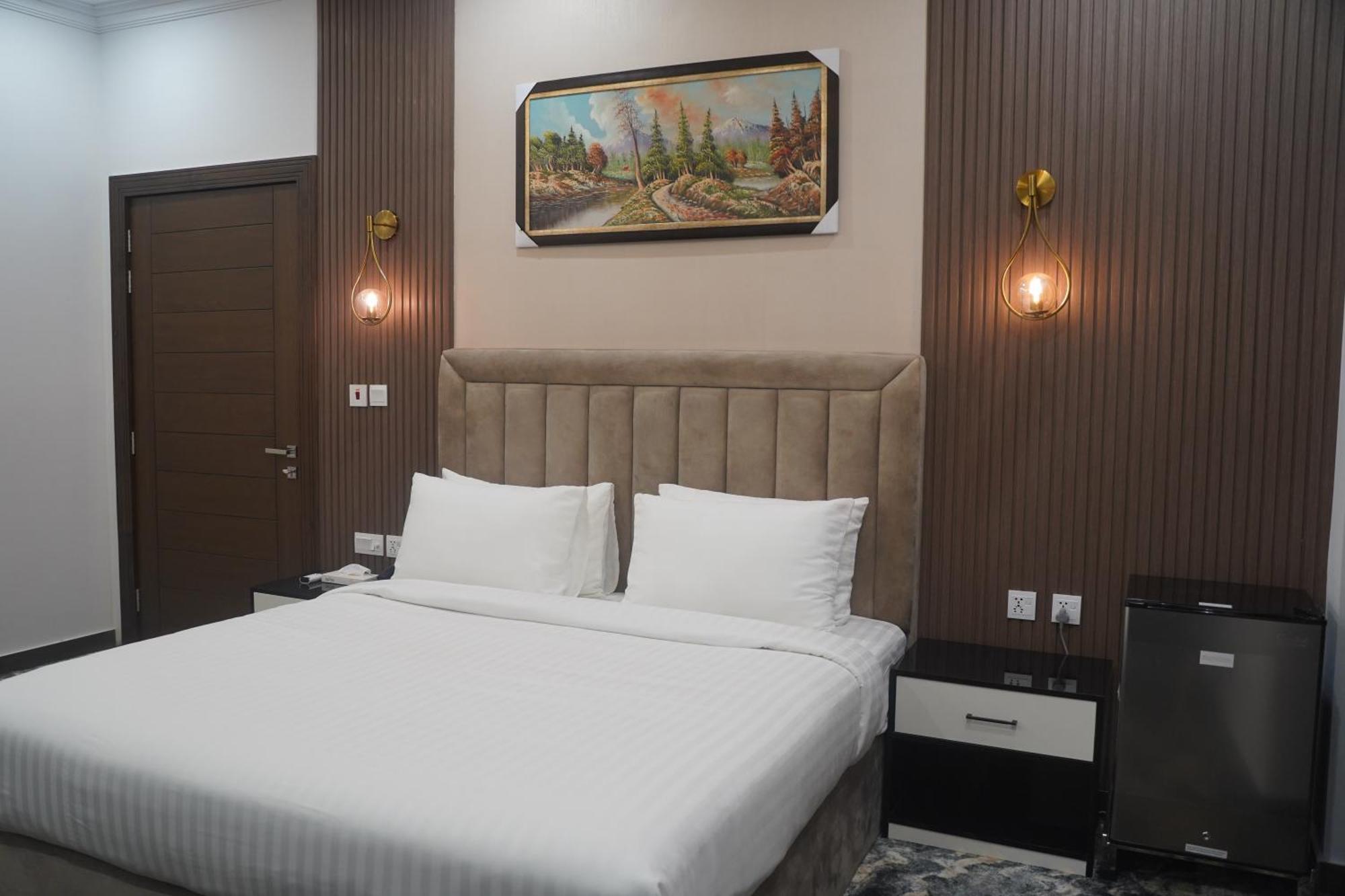 Swarg Hotel Sahiwal Zewnętrze zdjęcie