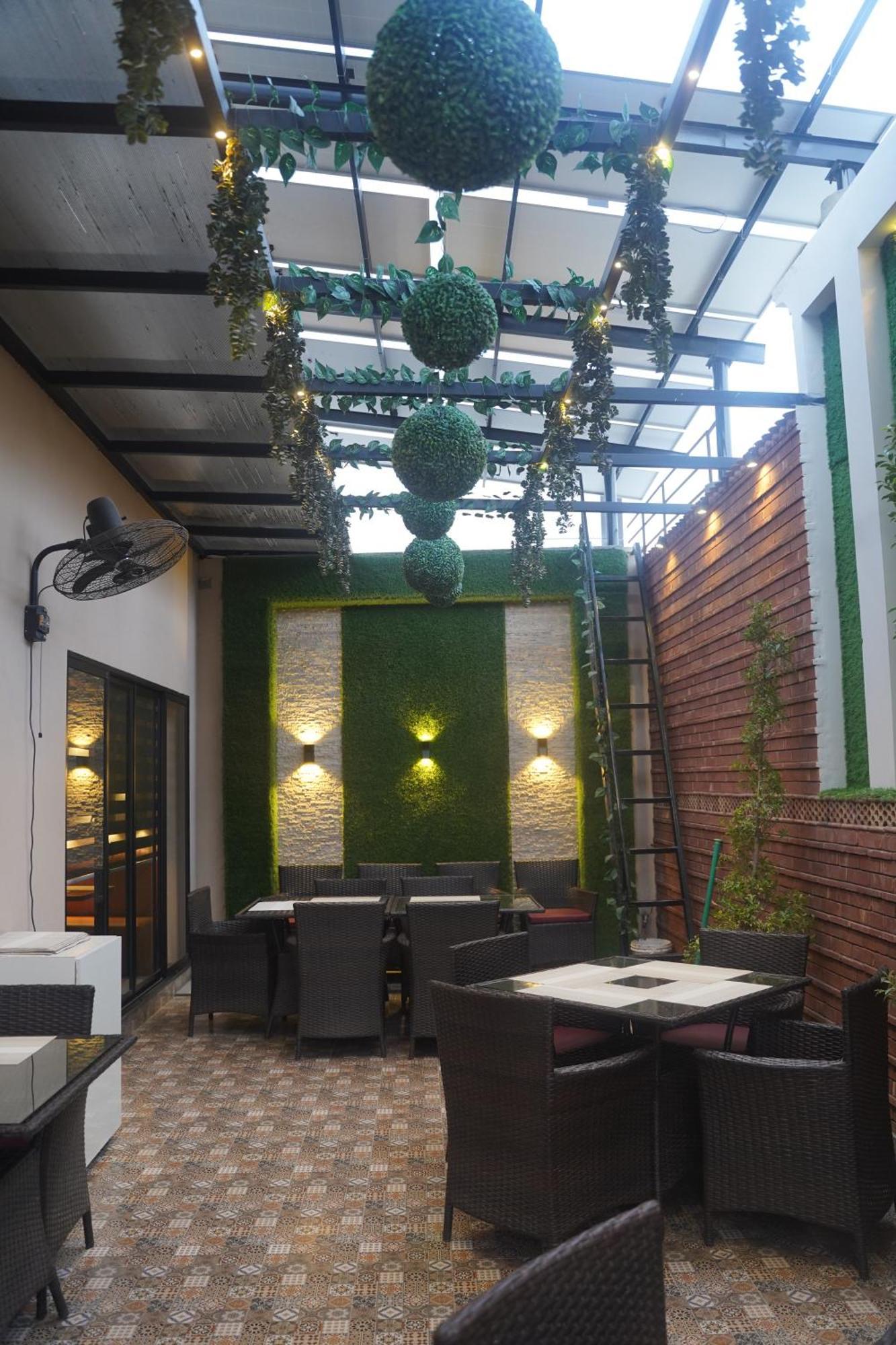 Swarg Hotel Sahiwal Zewnętrze zdjęcie