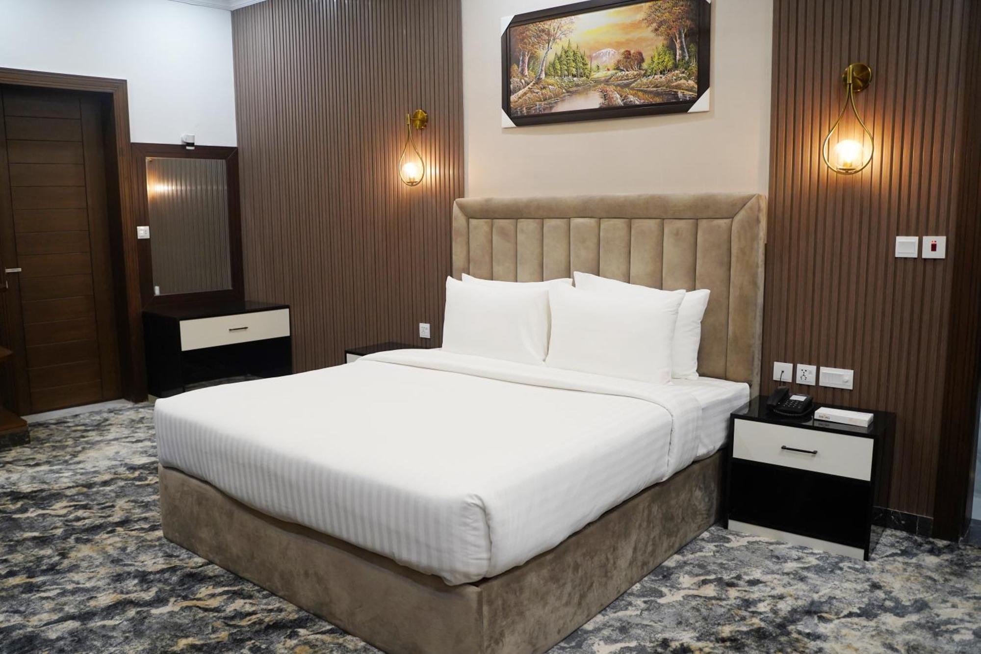 Swarg Hotel Sahiwal Zewnętrze zdjęcie