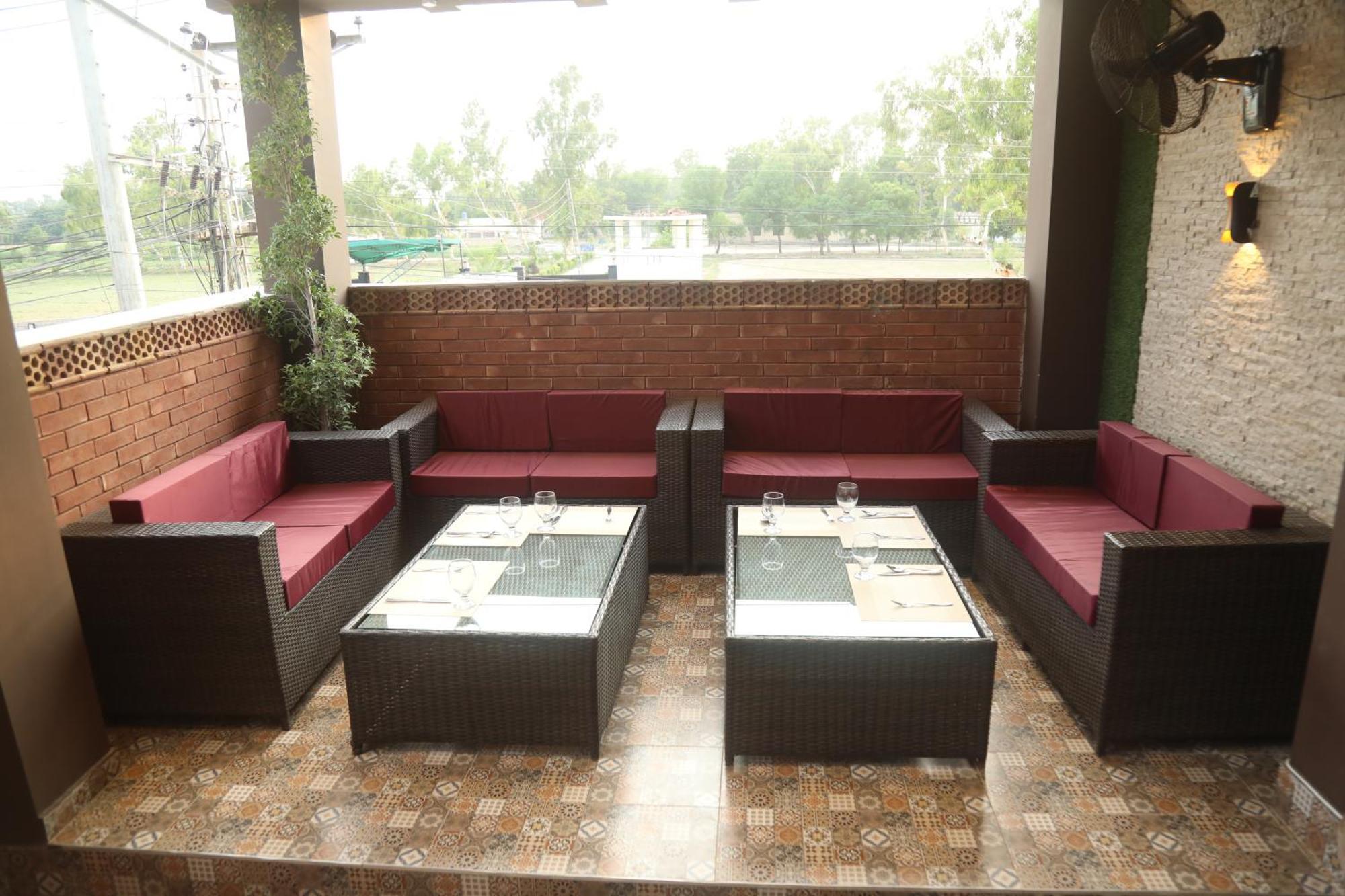 Swarg Hotel Sahiwal Zewnętrze zdjęcie
